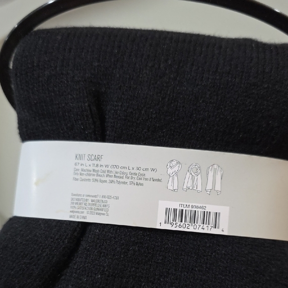 West Loop Classic Black Knit Scarf - Picture 2 of 6